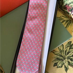 Vineyard Vines Pink and White Silk Tie with Intricate Pattern